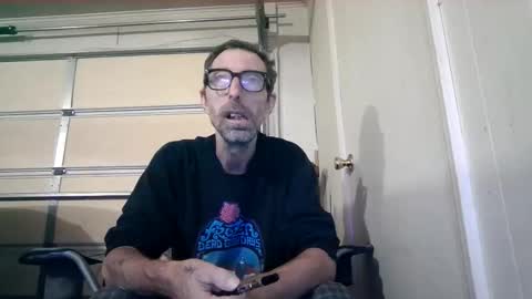 smoke-4-me online show from October 2025 05:35:01 PM