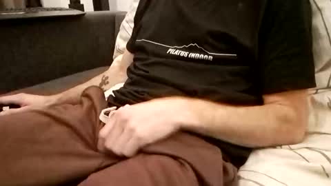 Smokeandwatching online show from November 2025 07:58:01 PM