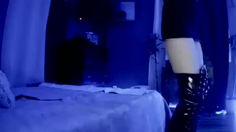 love bug online show from October 2025 04:44:01 AM