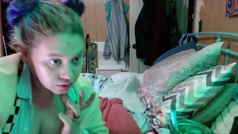 Snapshot of smokydian chatting on March 2025 07:19:01 AM DIAN dee-ann online show from March 2025 07:19:01 AM