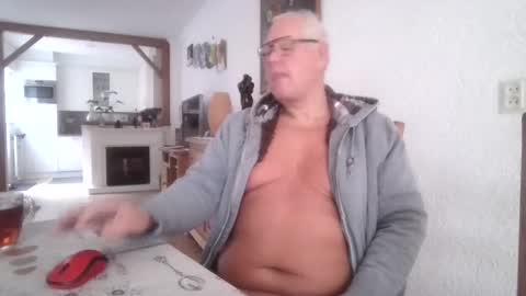 Snapshot of smoothy5460 chatting on December 2024 08:45:02 AM smoothy5460 online show from December 2024 08:45:02 AM