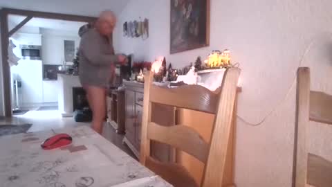 Snapshot of smoothy5460 chatting on December 2024 08:18:02 AM smoothy5460 online show from December 2024 08:18:02 AM