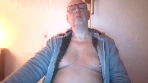 Snapshot of smoothy5460 chatting on January 2025 06:28:01 PM smoothy5460 online show from January 2025 06:28:01 PM