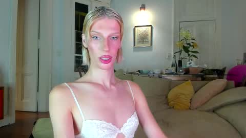 Snapshot of sn0wcat chatting on December 2025 12:15:02 AM online show from December 2025 12:15:02 AM