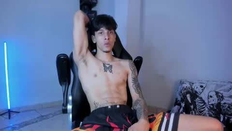 snakebutterfly online show from October 2025 09:28:01 AM