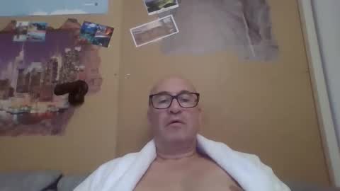 sneakerboy18 online show from November 2025 12:33:02 PM