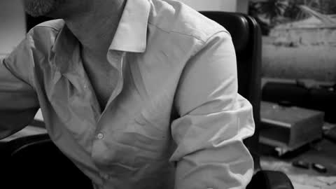 sneaky1985 online show from February 2026 03:44:02 PM