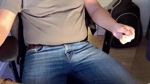 Sneakybill online show from September 2025 06:35:01 PM