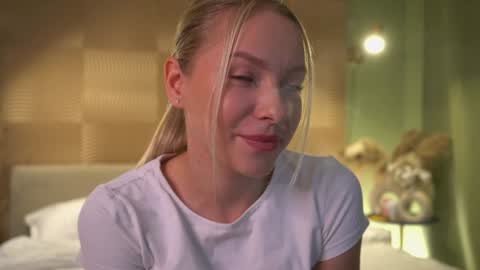 Snapshot of snow_is_falling chatting on December 2024 02:22:01 PM Candice Snow online show from December 2024 02:22:01 PM