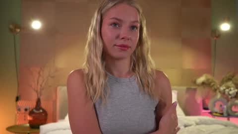 Snapshot of snow_is_falling chatting on December 2024 12:01:01 PM Candice Snow online show from December 2024 12:01:01 PM