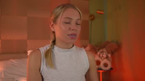 Snapshot of snow_is_falling chatting on December 2024 12:47:02 PM Candice Snow online show from December 2024 12:47:02 PM