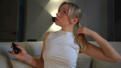 Snapshot of snow_is_falling chatting on January 2025 12:19:02 PM Candice Snow online show from January 2025 12:19:02 PM