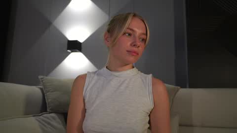 Snapshot of snow_is_falling chatting on January 2025 06:24:02 PM Candice Snow online show from January 2025 06:24:02 PM