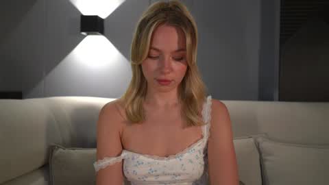 Snapshot of snow_is_falling chatting on January 2025 02:47:01 PM Candice Snow online show from January 2025 02:47:01 PM