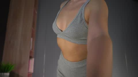 Snapshot of snow_is_falling chatting on February 2025 07:22:02 PM Candice Snow online show from February 2025 07:22:02 PM