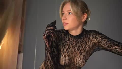 Snapshot of snow_is_falling chatting on February 2025 12:33:02 PM Candice Snow online show from February 2025 12:33:02 PM