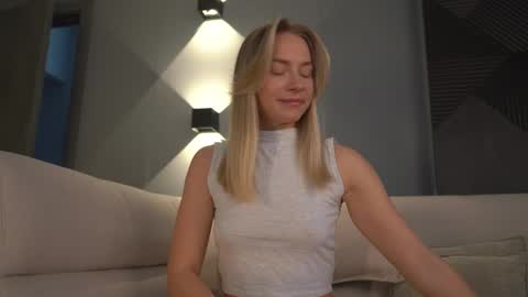 Snapshot of snow_is_falling chatting on March 2025 09:24:02 AM Candice Snow online show from March 2025 09:24:02 AM