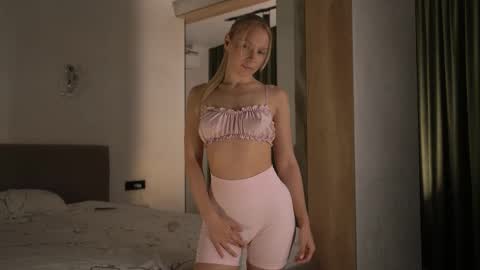 Snapshot of snow_is_falling chatting on October 2025 02:46:01 PM Candice Snow online show from October 2025 02:46:01 PM