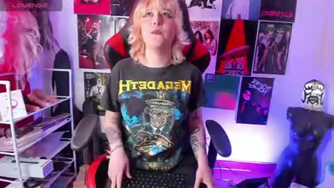 Snapshot of snow_party420 chatting on June 2026 07:18:01 PM online show from June 2026 07:18:01 PM