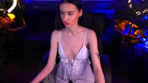 Snapshot of snow_whiteeex chatting on January 2025 05:12:02 PM snow_whiteeex online show from January 2025 05:12:02 PM