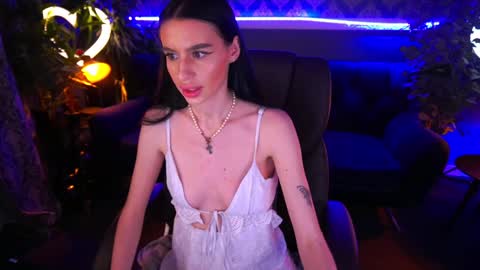 Snapshot of snow_whiteeex chatting on January 2025 05:53:01 PM snow_whiteeex online show from January 2025 05:53:01 PM