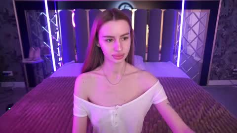 snow_whiteeex online show from May 2026 05:36:01 AM