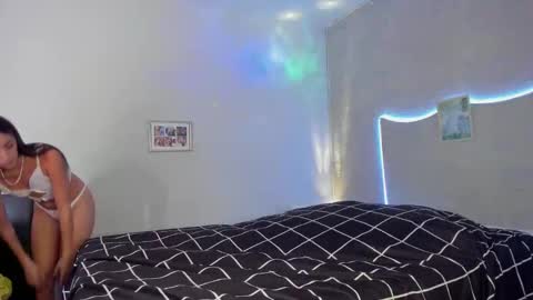 snowbabyxox online show from November 2025 05:12:01 PM