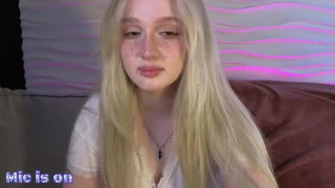 Snapshot of snowflakeskitty chatting on May 2026 05:15:02 AM Ellie online show from May 2026 05:15:02 AM