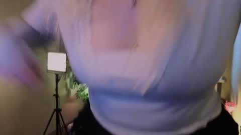 Ellie online show from July 2026 05:37:02 AM