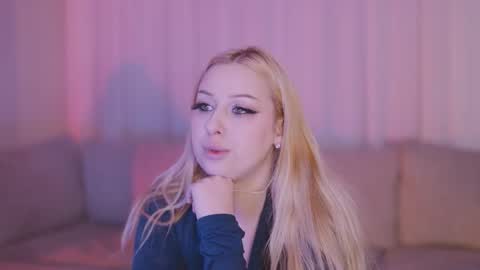 Snapshot of snowyphoenix chatting on January 2026 03:28:01 PM Snowy Bubbles online show from January 2026 03:28:01 PM