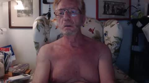 Snapshot of so_erotic_sub chatting on October 2025 04:35:02 AM ImYourBitch online show from October 2025 04:35:02 AM