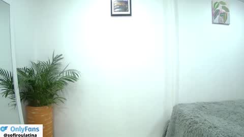 Snapshot of soffi_rousel_ chatting on February 2025 05:25:02 PM soffi_rousel_ online show from February 2025 05:25:02 PM