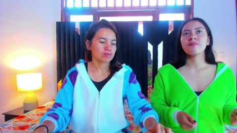 soffy and mia online show from October 2025 12:50:01 PM