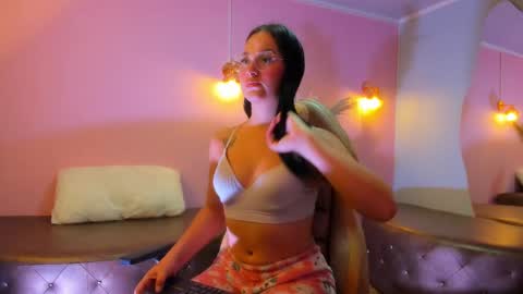 Snapshot of sofi__18_ chatting on October 2025 10:56:02 AM SOFI online show from October 2025 10:56:02 AM