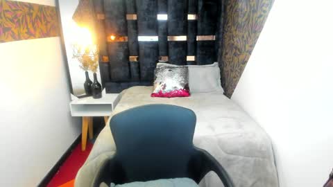 Snapshot of sofi_blake_ chatting on April 2026 12:28:01 PM SOFI BLAKE online show from April 2026 12:28:01 PM