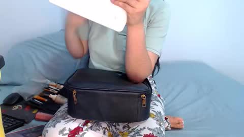 sofi rojas online show from November 2025 01:05:01 AM