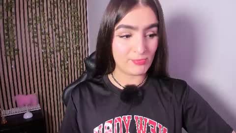 Snapshot of sofia44 chatting on June 2026 01:56:01 PM Skarlett online show from June 2026 01:56:01 PM