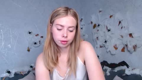 Sofia here online show from October 2025 12:32:01 AM