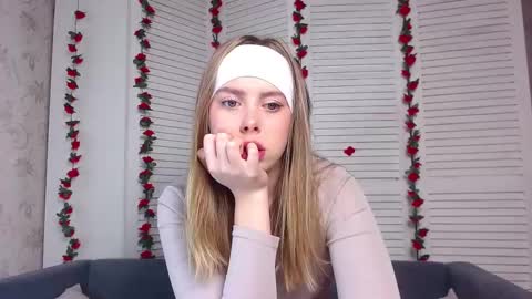 Sofia here online show from November 2025 12:22:01 AM