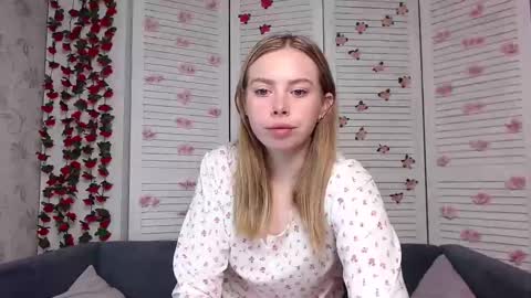 Sofia here online show from November 2025 12:21:01 AM