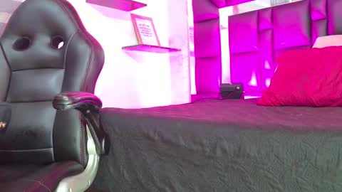 Sofia online show from September 2025 03:06:01 AM