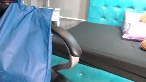 Sofa online show from February 2025 11:09:01 AM