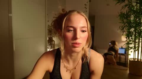 Sofia online show from November 2025 05:45:02 PM