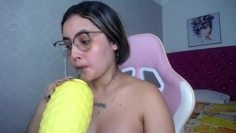 Sofia online show from May 2026 04:07:02 AM