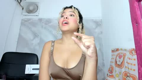 sofiacastillo01 online show from May 2026 02:13:02 PM