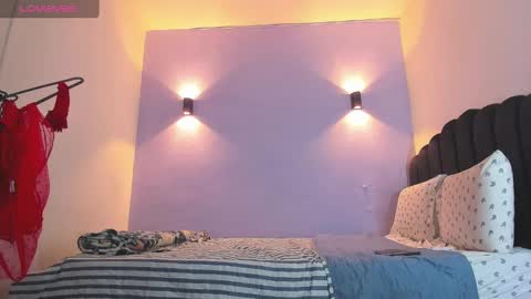 Sofia online show from March 2025 04:01:01 AM