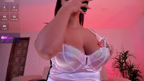 Snapshot of sofiareyesx1 chatting on February 2025 07:38:02 PM Sofia Reyes online show from February 2025 07:38:02 PM