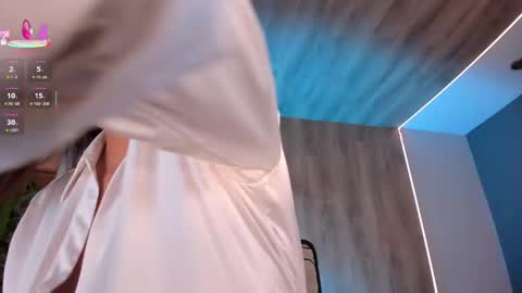 Snapshot of sofiareyesx1 chatting on March 2025 12:43:01 AM Sofia Reyes online show from March 2025 12:43:01 AM