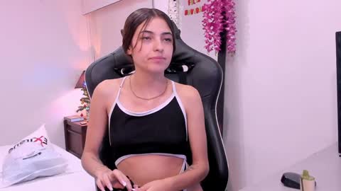 Sofia  Help me reach 5K followers  online show from December 2024 08:25:02 PM
