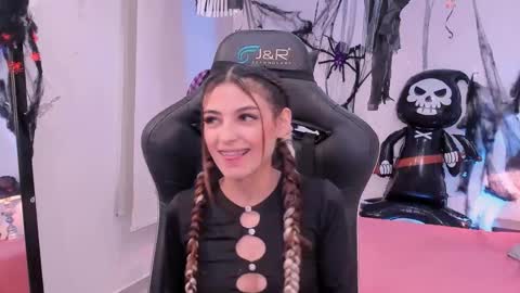 Sofia  Help me reach 5K followers  online show from October 2025 08:21:02 PM